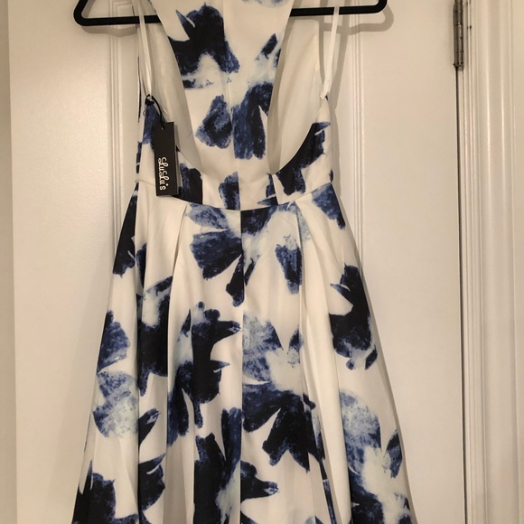 Lulu’s white dress with blue floral’ print - Picture 2 of 4